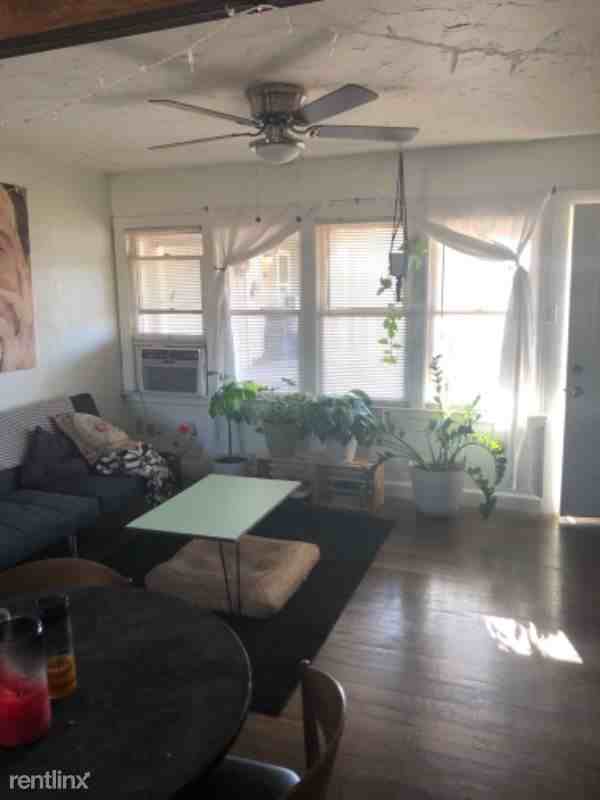 1210 College Ave B - Photo 2 of 3