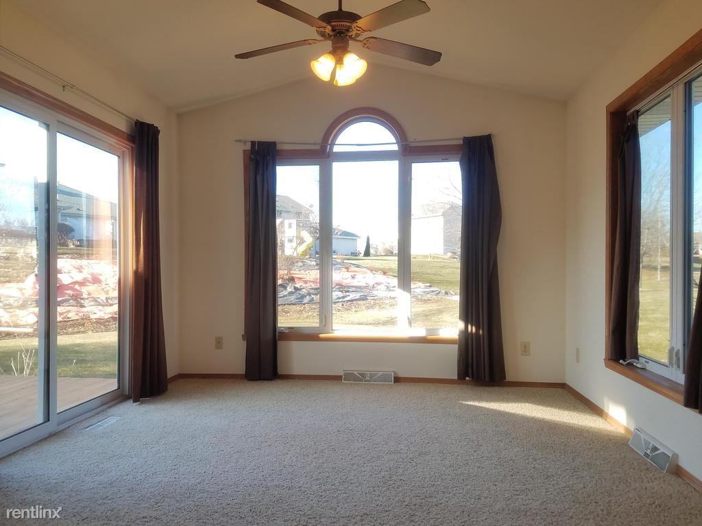 9039 South River Edge Drive - Photo 2 of 43