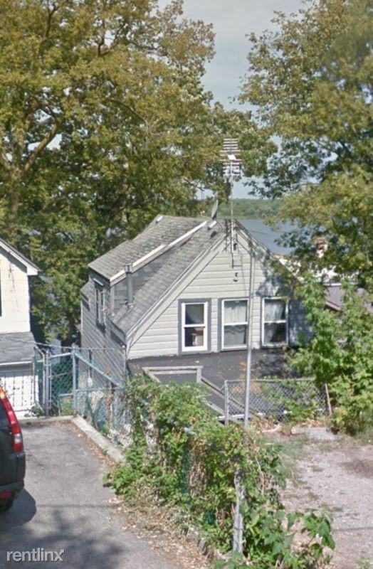 176 Howard Ct. - Photo 3 of 8