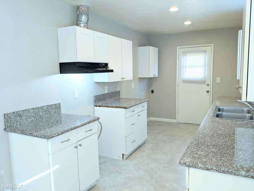 4973 Acacia Ave - Photo 3 of 21