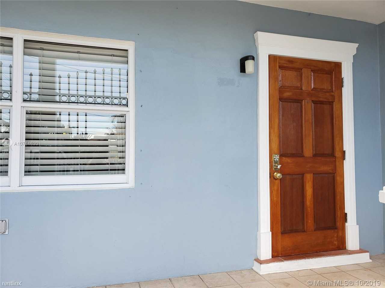 2205 Sw 13th St - Photo 2 of 13