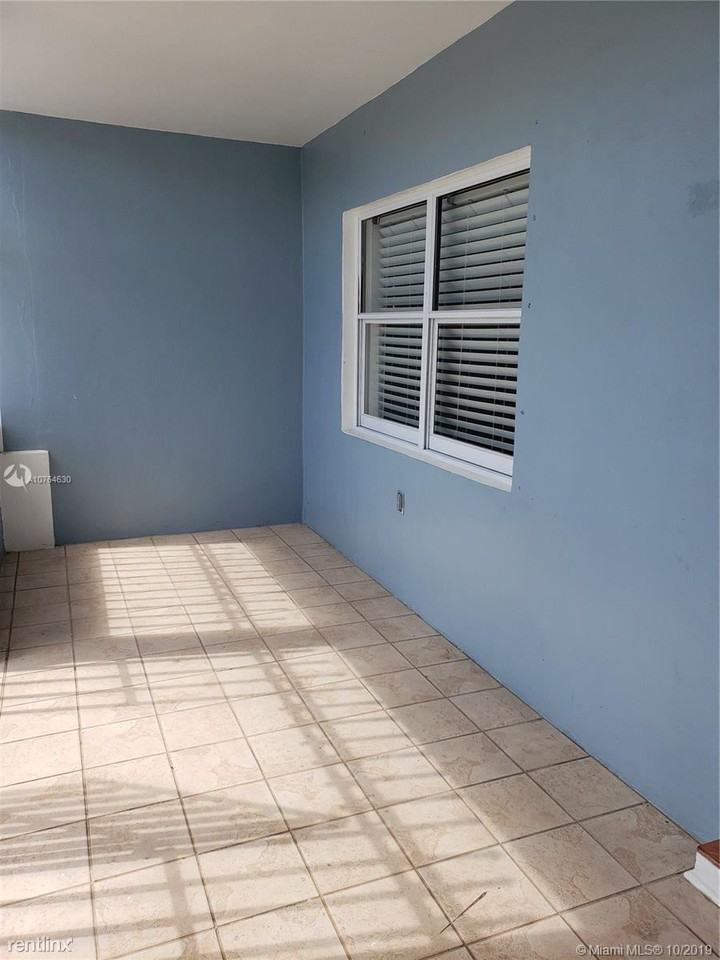 2205 Sw 13th St - Photo 3 of 13