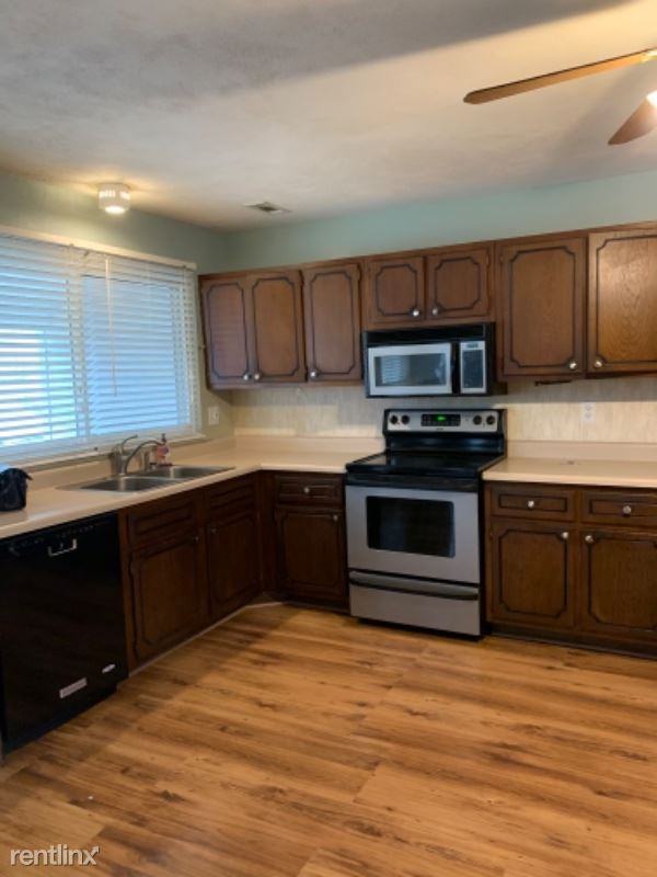 7015 Wayles Dr - Photo 3 of 19