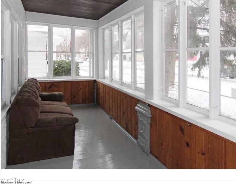 254 Winifred Street E - Photo 2 of 9