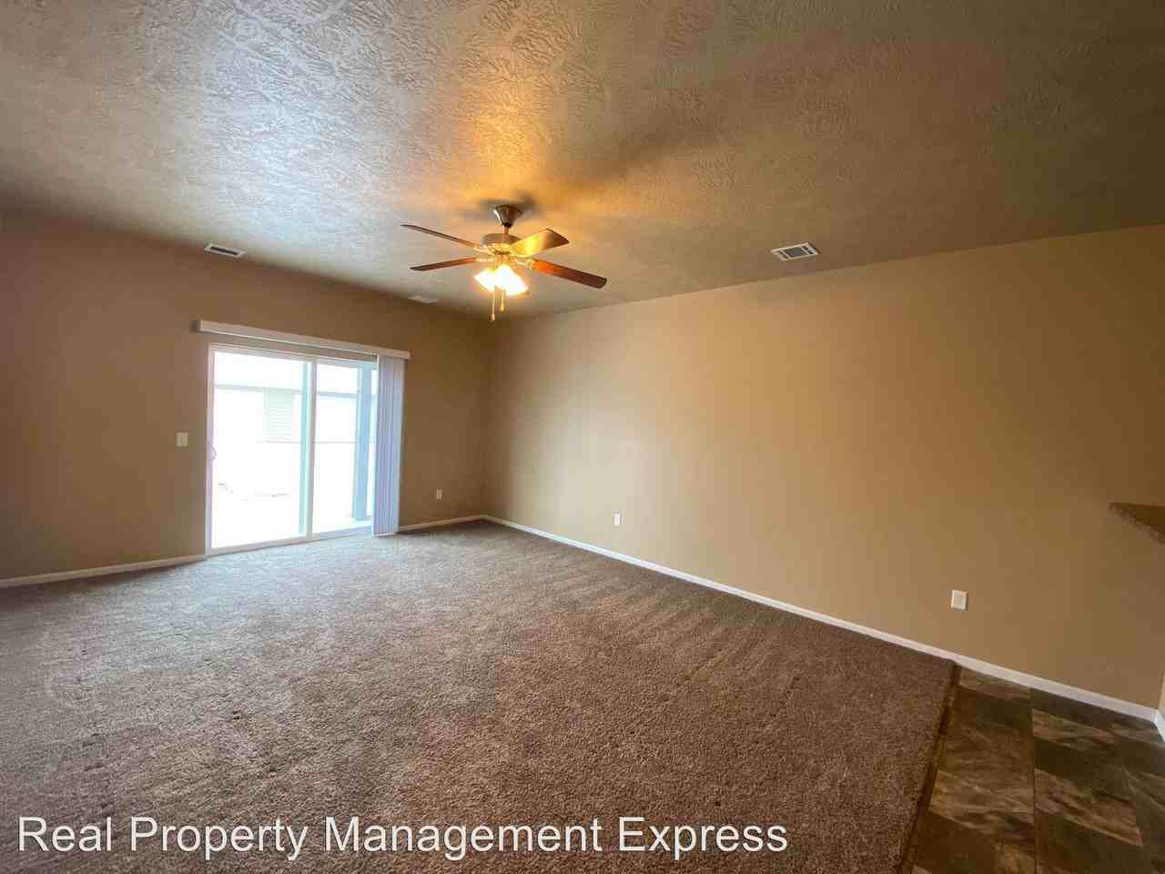 2301 S Ellis Road - Photo 3 of 13