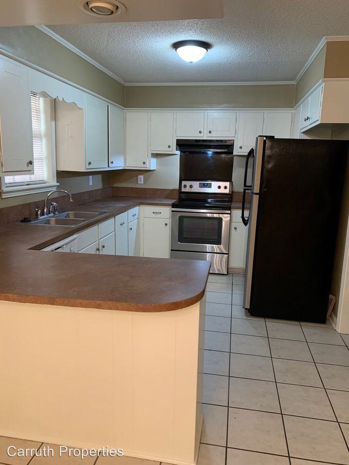 4400 Queen Elizabeth Ct - Photo 3 of 13