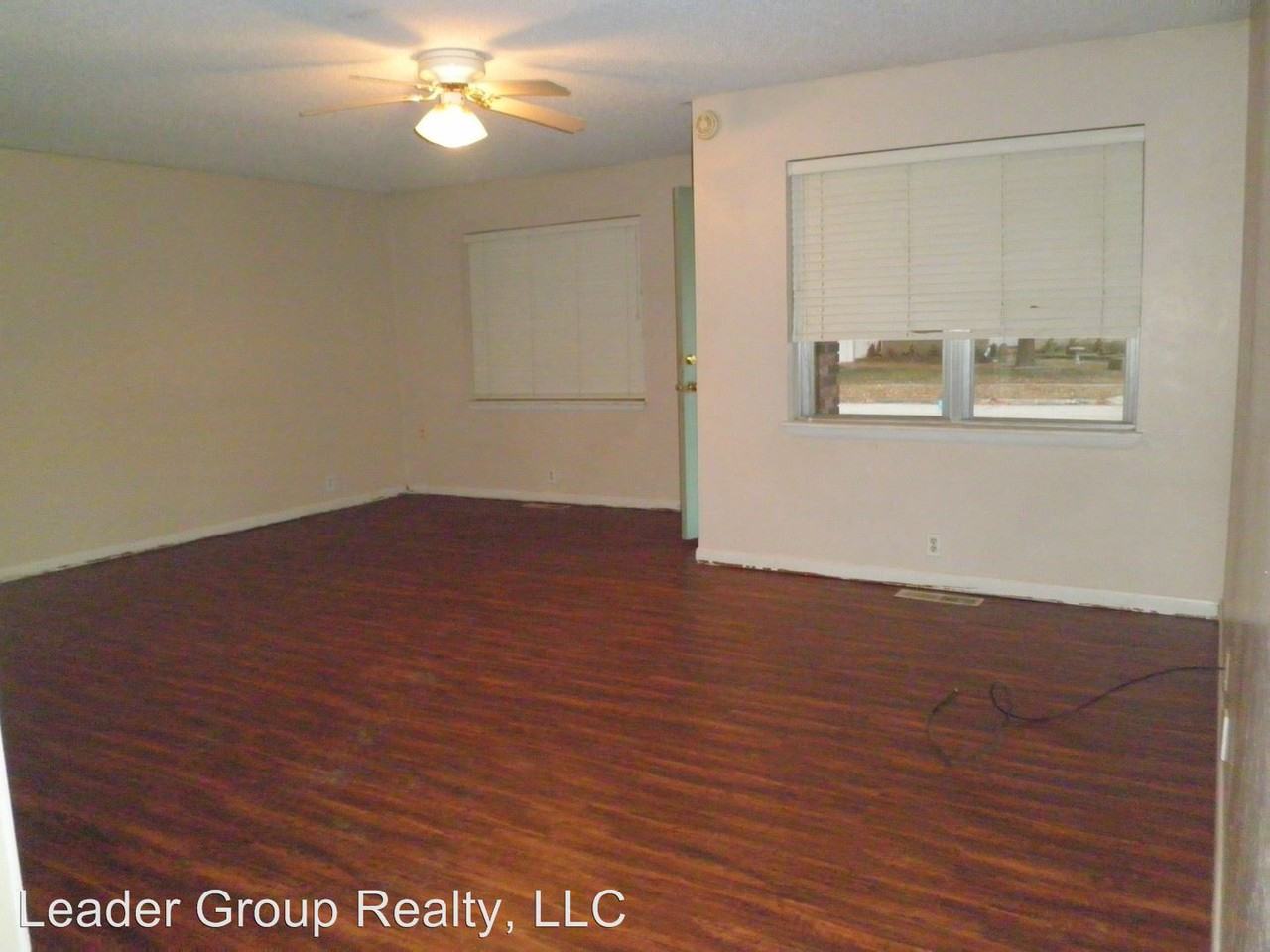 705 Mcarthur - Photo 2 of 12