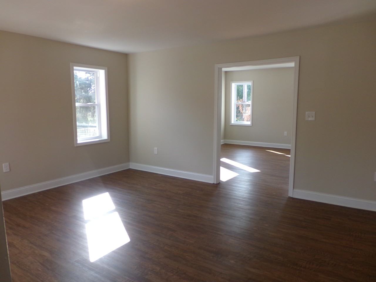 1539 Woodbourne Ave - Photo 2 of 13