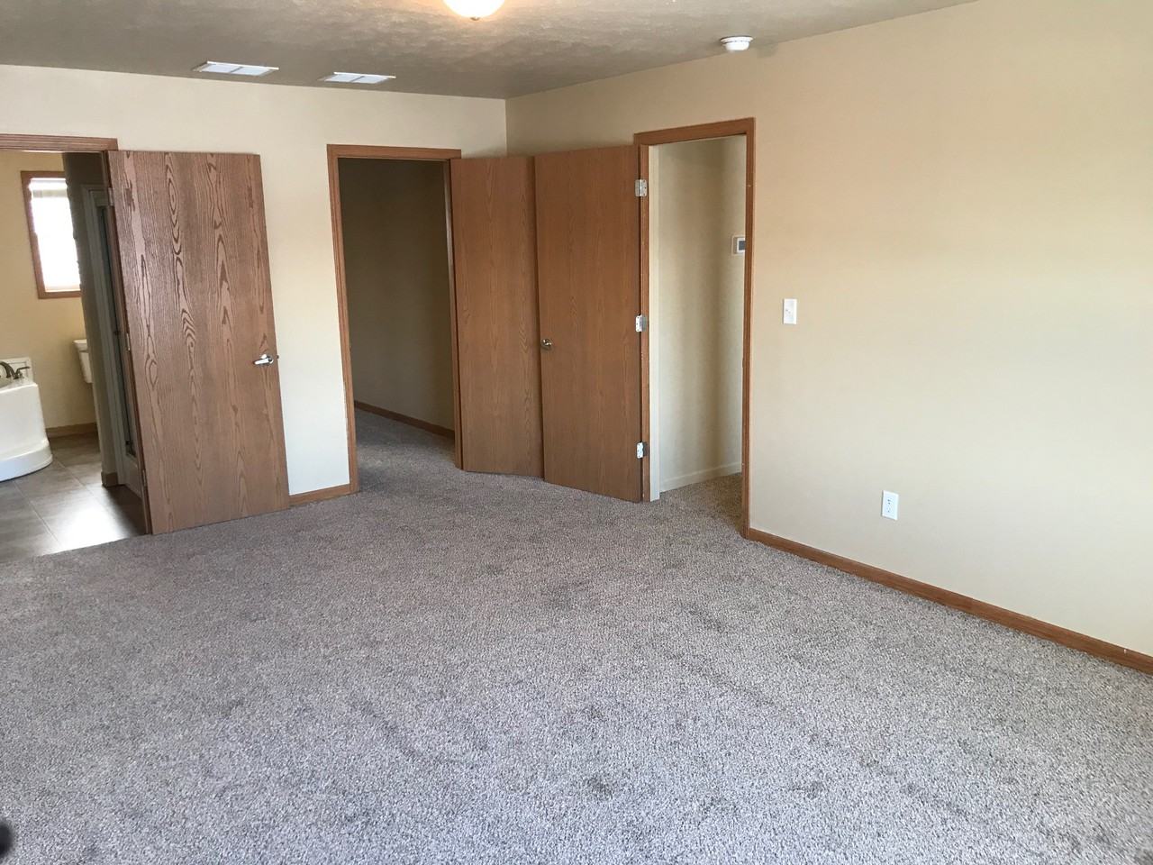 14017 Lake View Dr - Photo 3 of 10