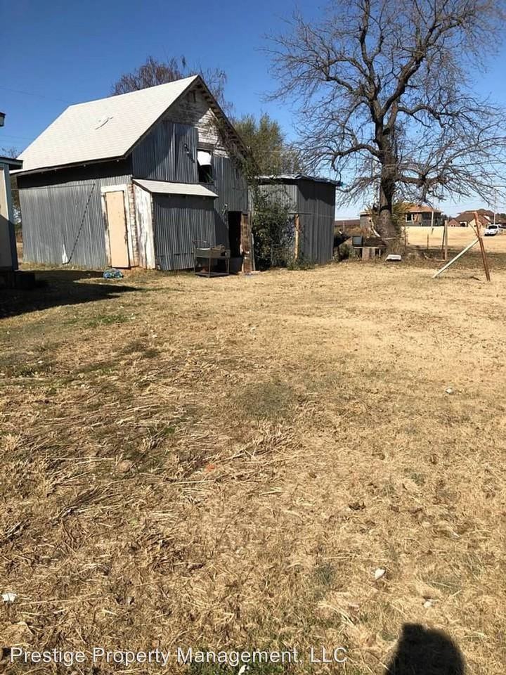 1924 W Washington Ave - Photo 2 of 10