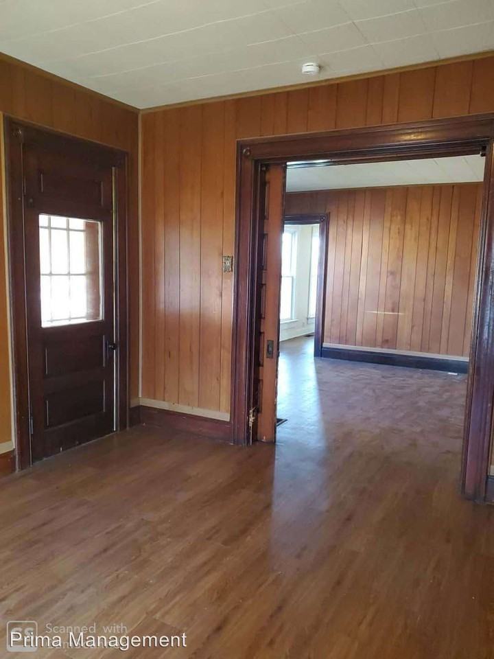 536 St Paul Ave - Photo 3 of 11