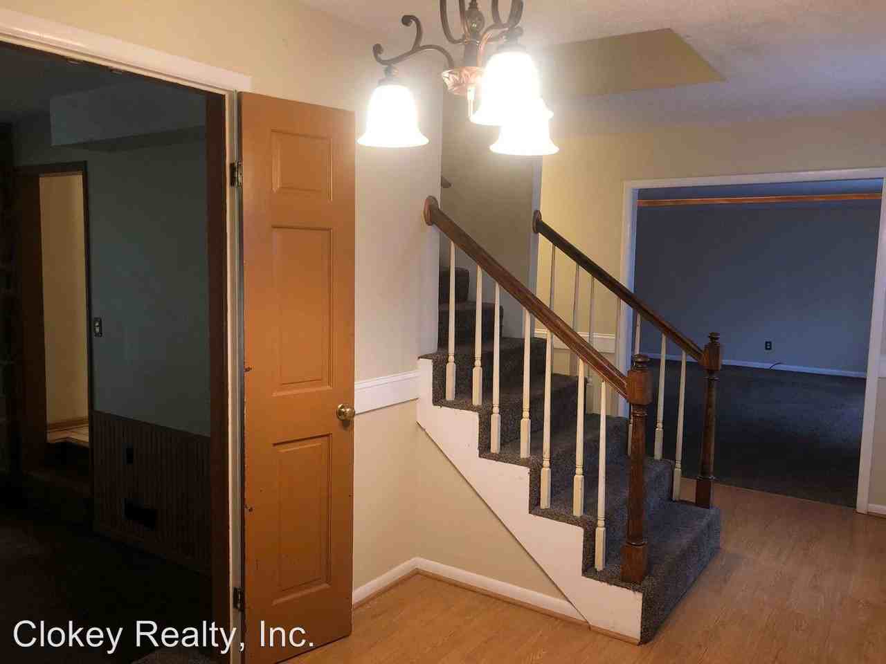 106 Oxford Place - Photo 3 of 8