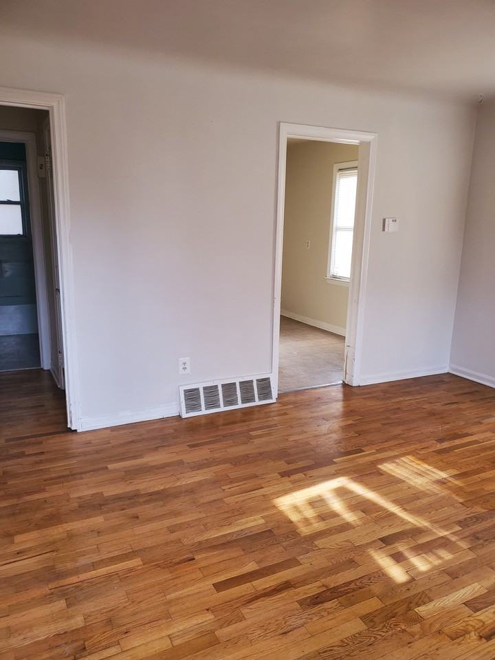 1309 Clancy Avenue - Photo 3 of 6