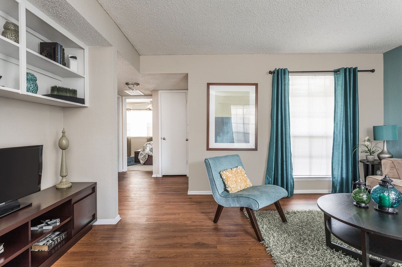 6300 Roundrock Trail - Photo 2 of 20