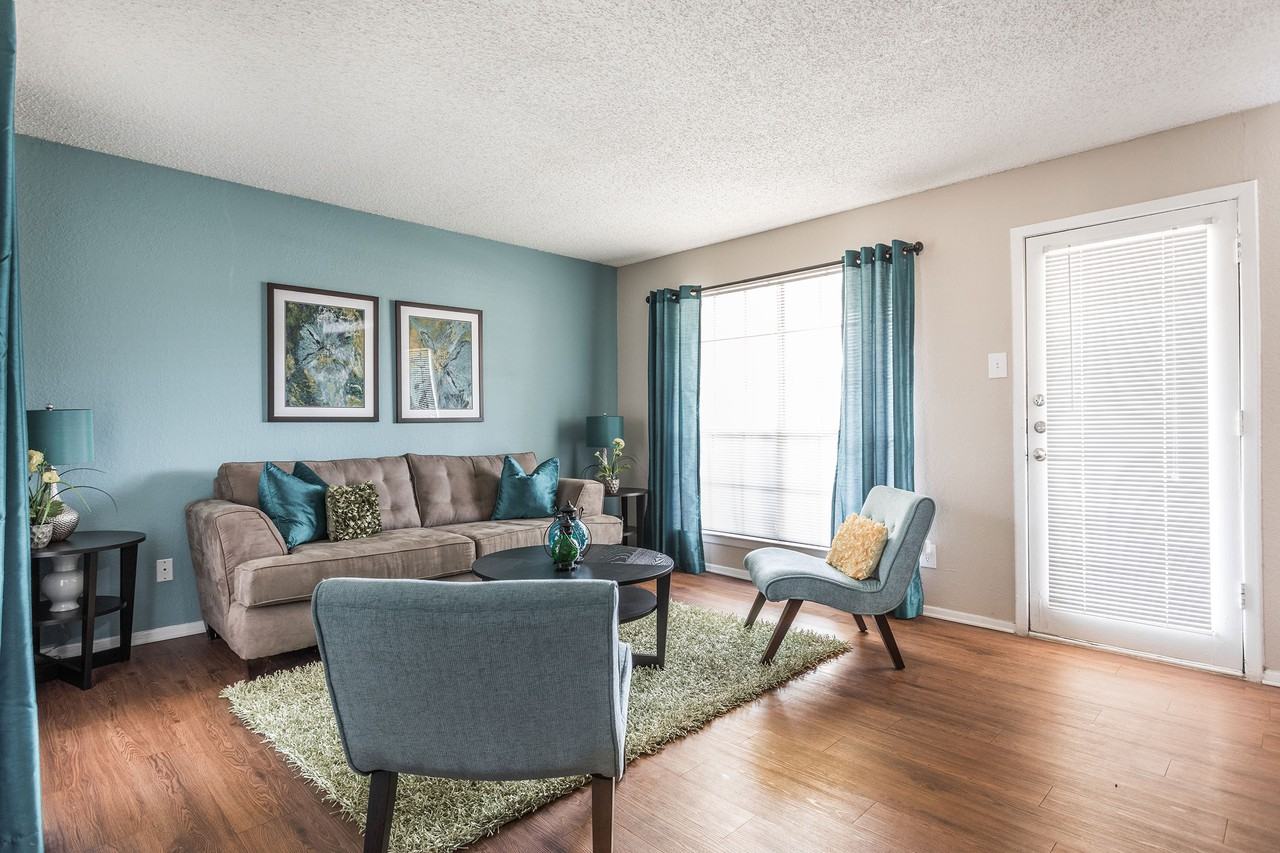 6300 Roundrock Trail - Photo 3 of 20