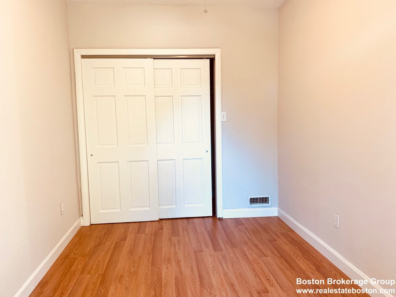 105 Buttonwood Street - Photo 3 of 4