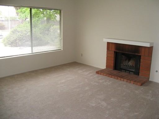 470 Las Brisas Dr - Photo 3 of 11