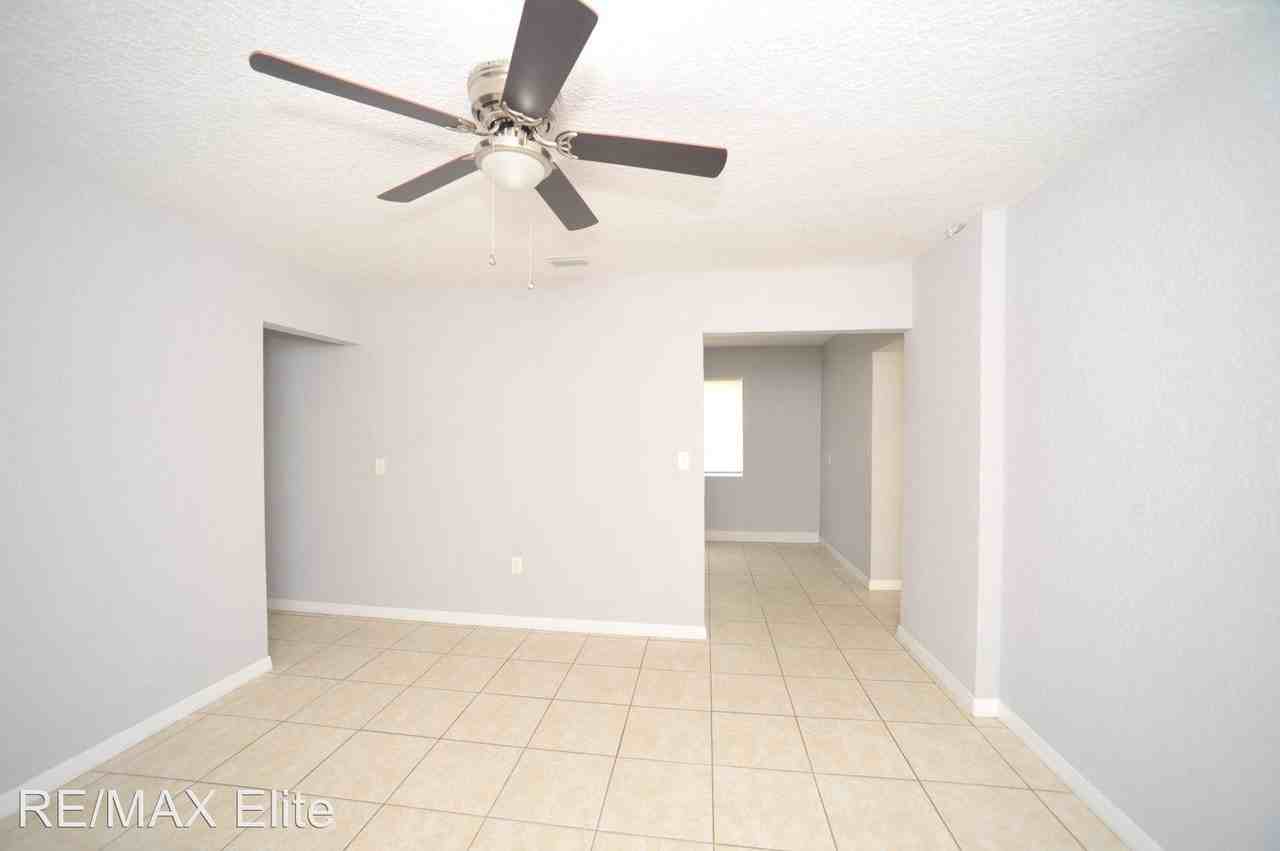 1049 Mitchell St - Photo 2 of 12