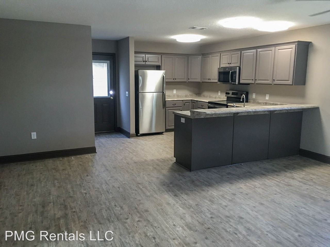 440 S. College St. - Photo 3 of 13