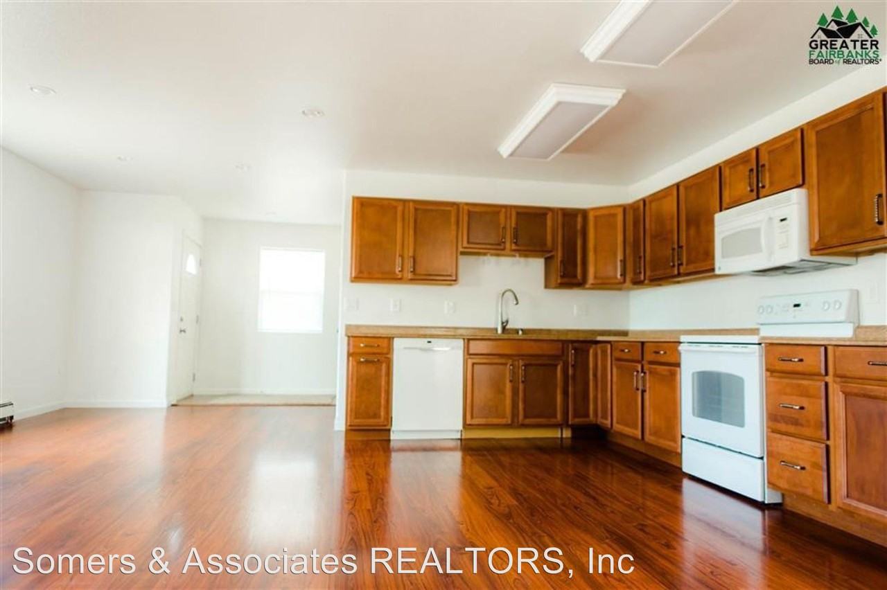 2604 Mercier Street - Photo 3 of 15