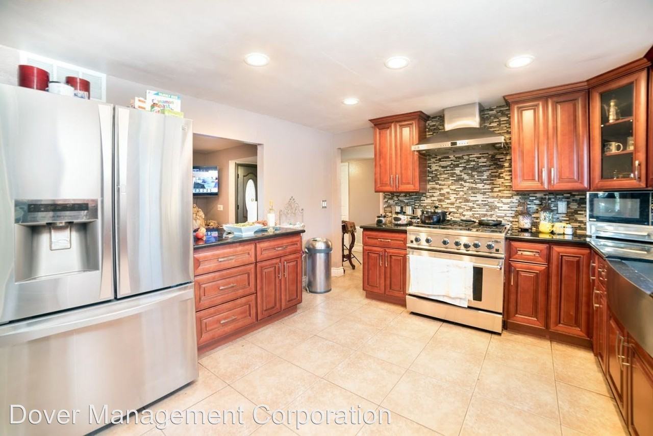 3320 Paloma Avenue - Photo 3 of 21