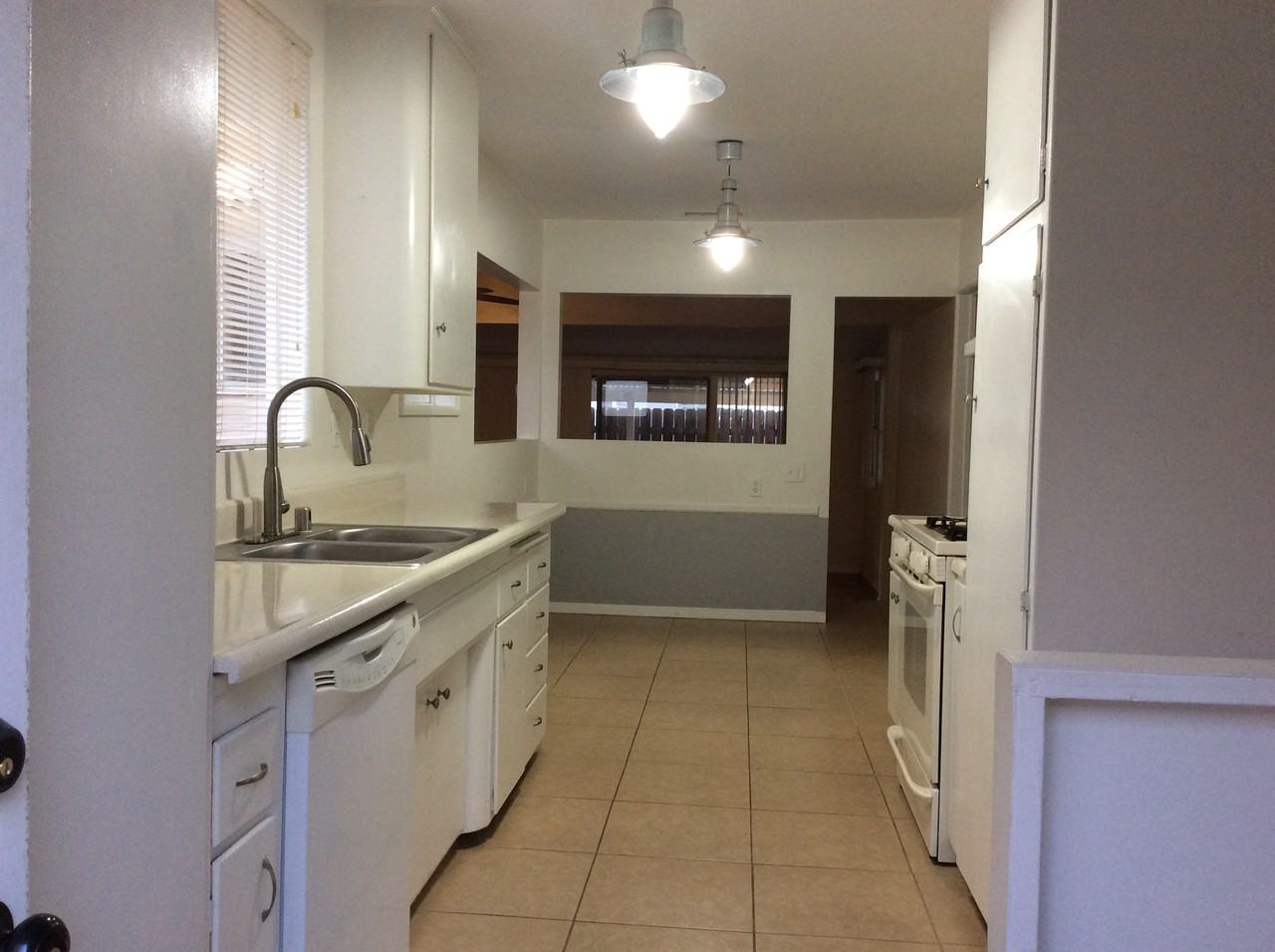 1043 Amador St - Photo 2 of 23