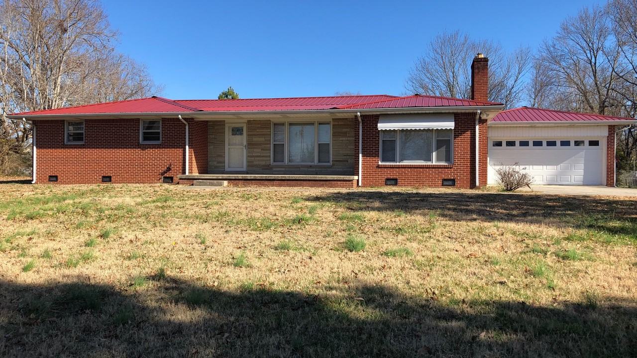 212 Fourth Ave S, Baxter, TN 38544 3 Bedroom Apartment for Rent