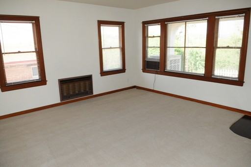 155 Foothill Dr - Photo 2 of 6