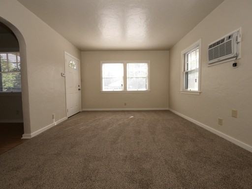 714 N Main St - Photo 2 of 9