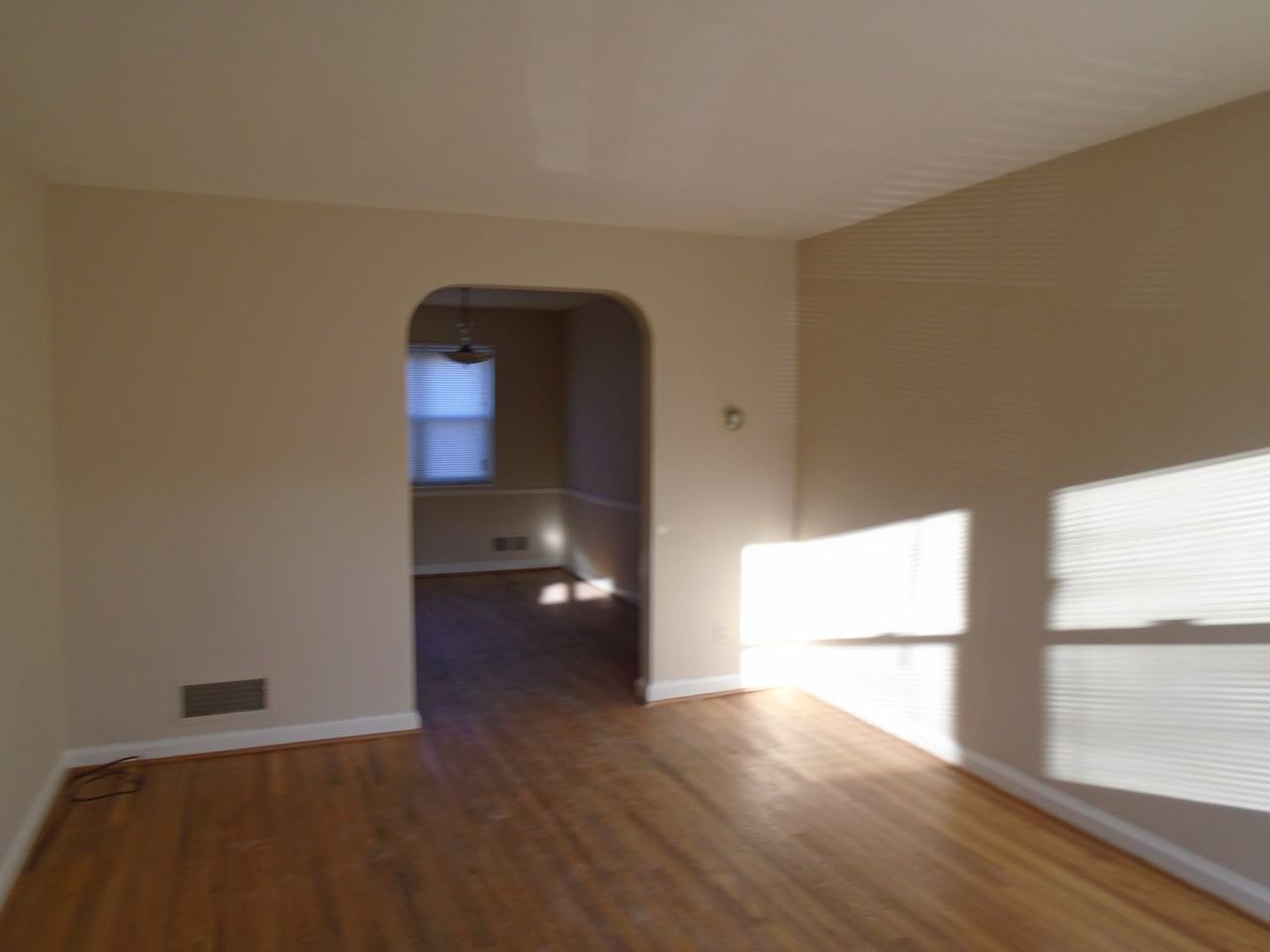 1133 Wedgewood Rd - Photo 2 of 14