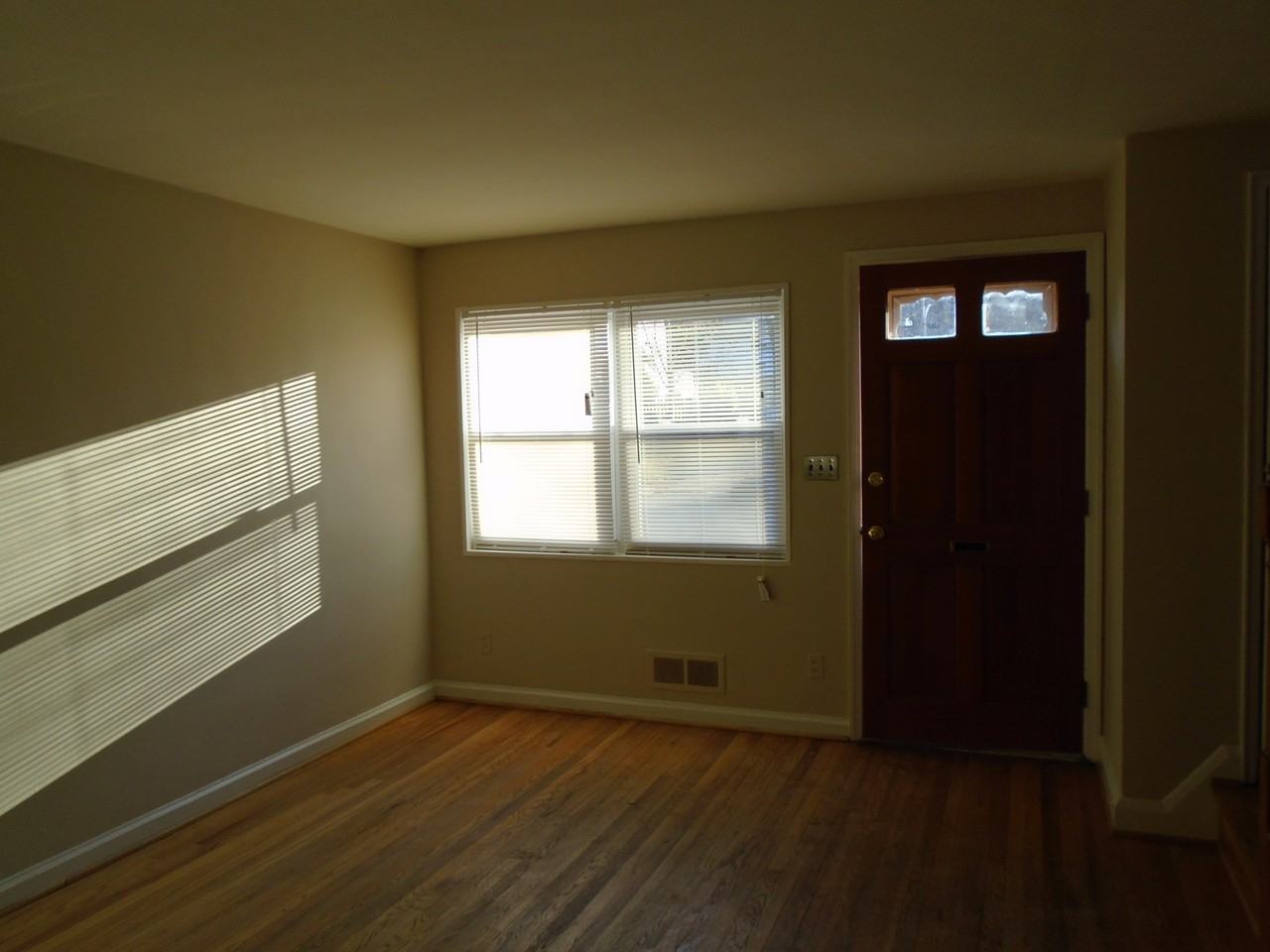 1133 Wedgewood Rd - Photo 3 of 14