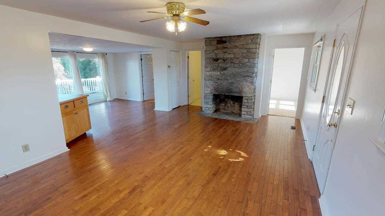 1051 Upward Rd - Photo 3 of 10