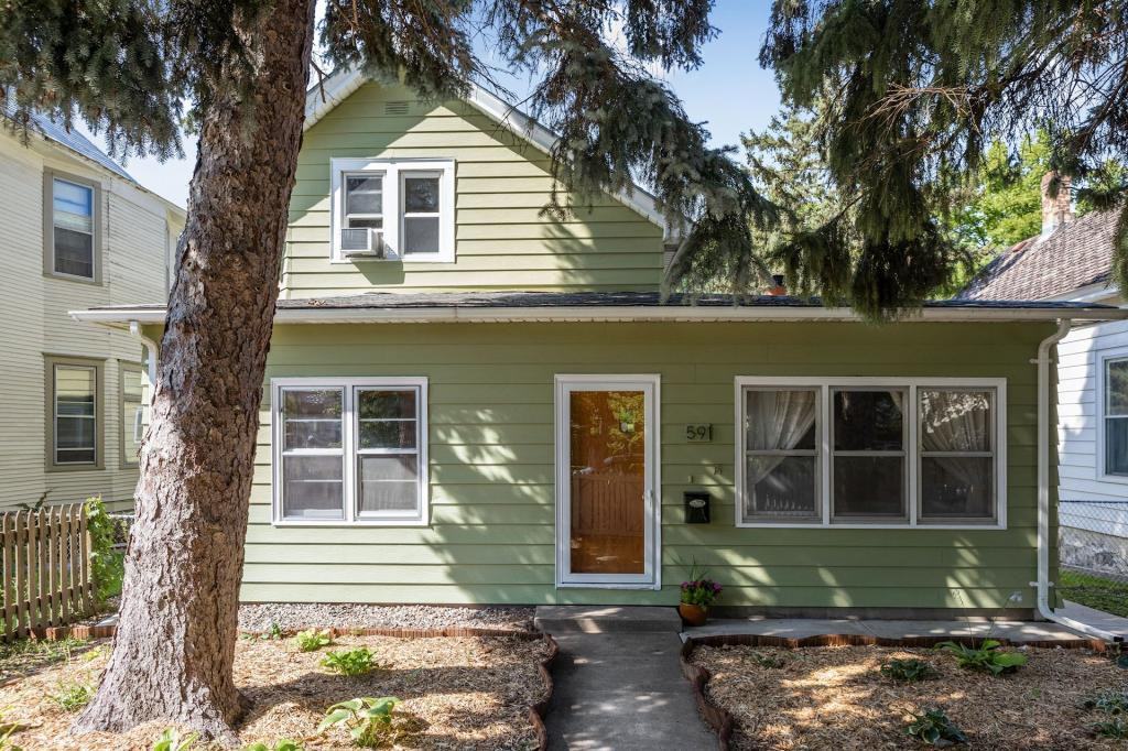 591 Sherburne Avenue - Photo 2 of 24