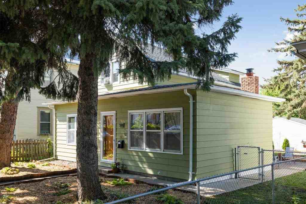 591 Sherburne Avenue - Photo 3 of 24