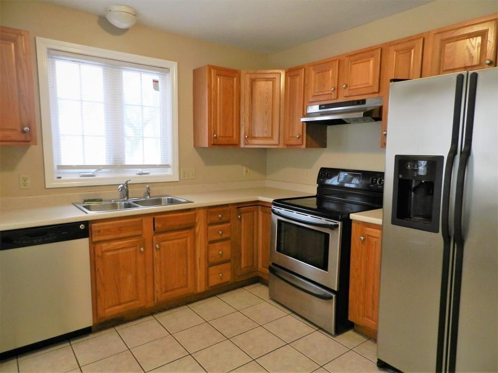 75-77 Holly St Unit 77 - Photo 3 of 11