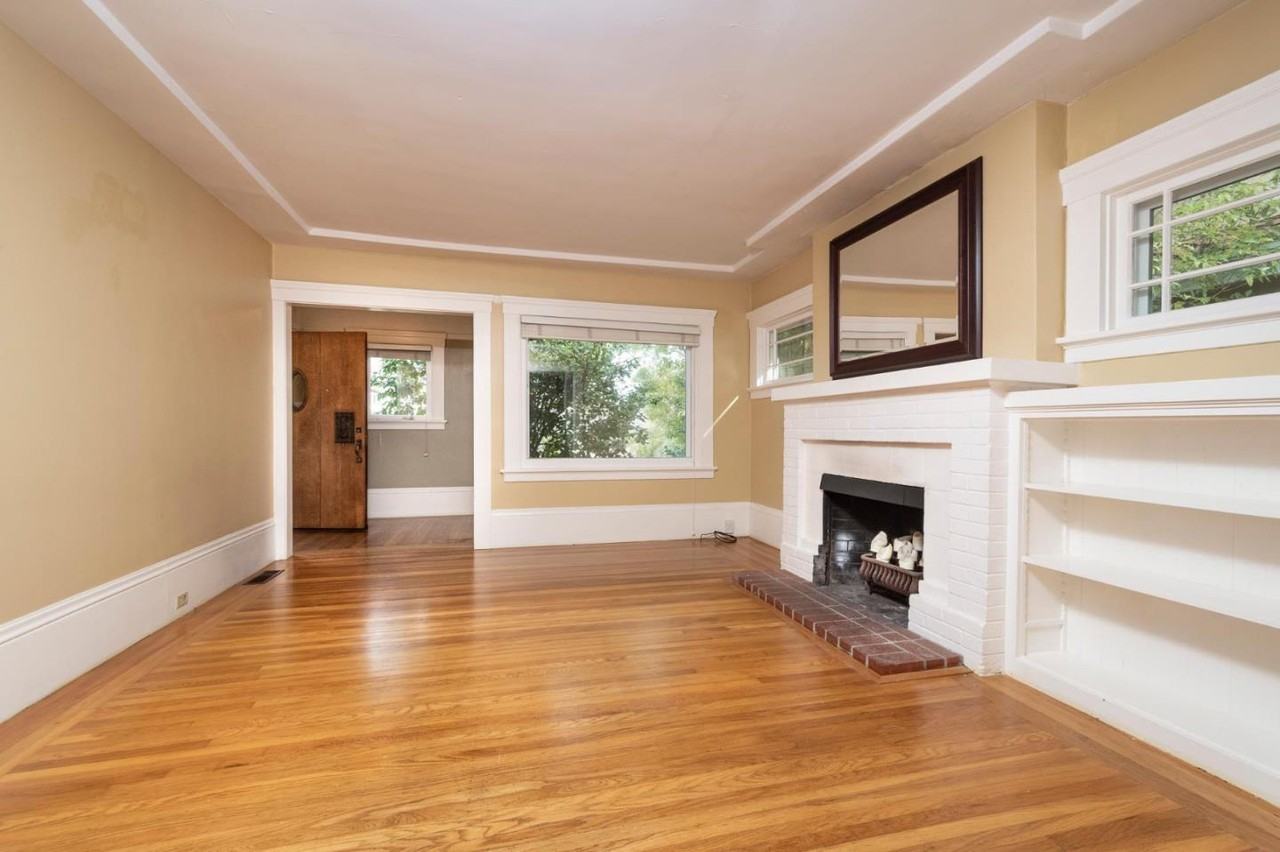 1105 Drake Ave - Photo 3 of 14