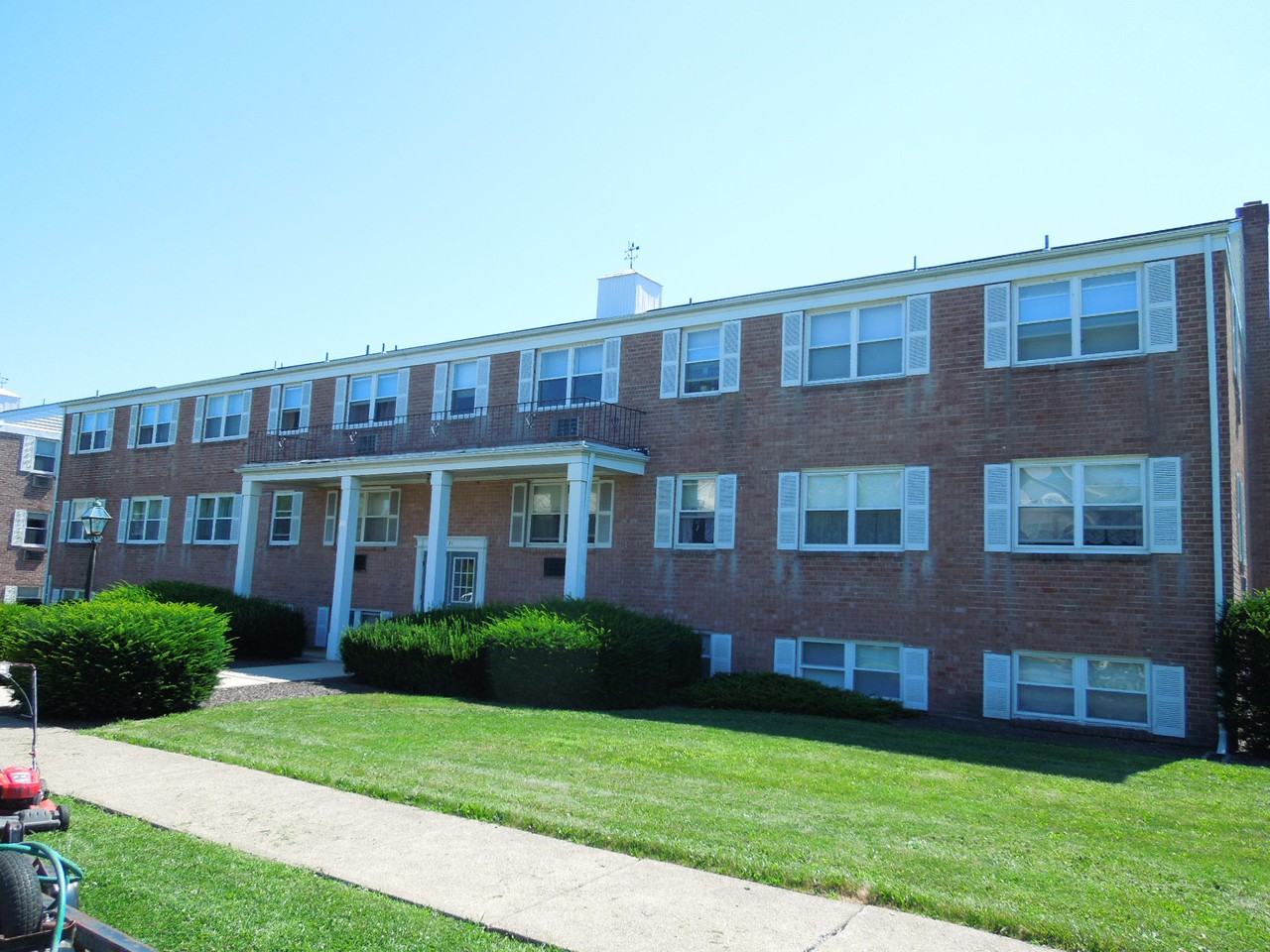 21 Alan Lane Apt B 9