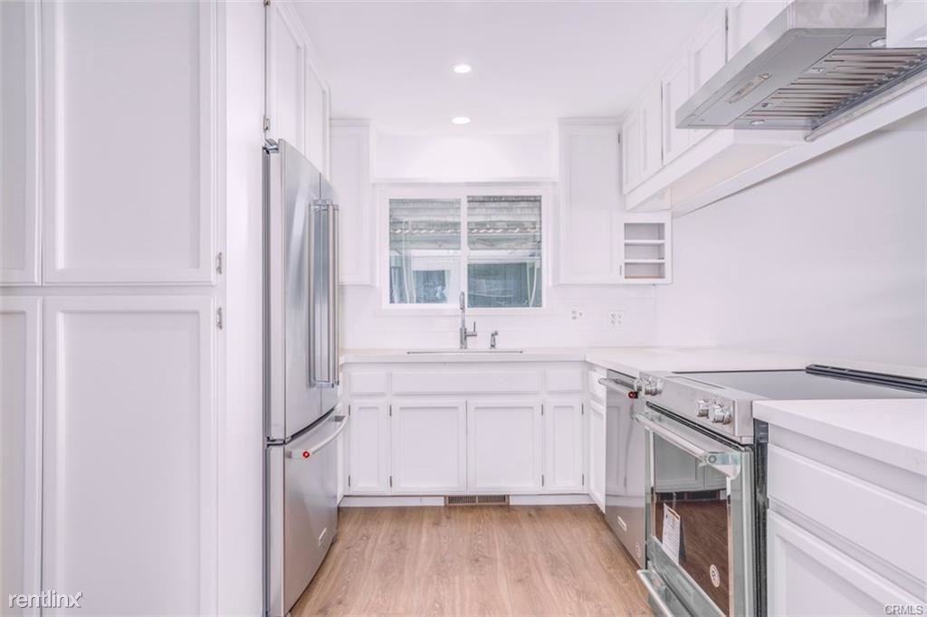 1709 E Balboa Blvd - Photo 3 of 9