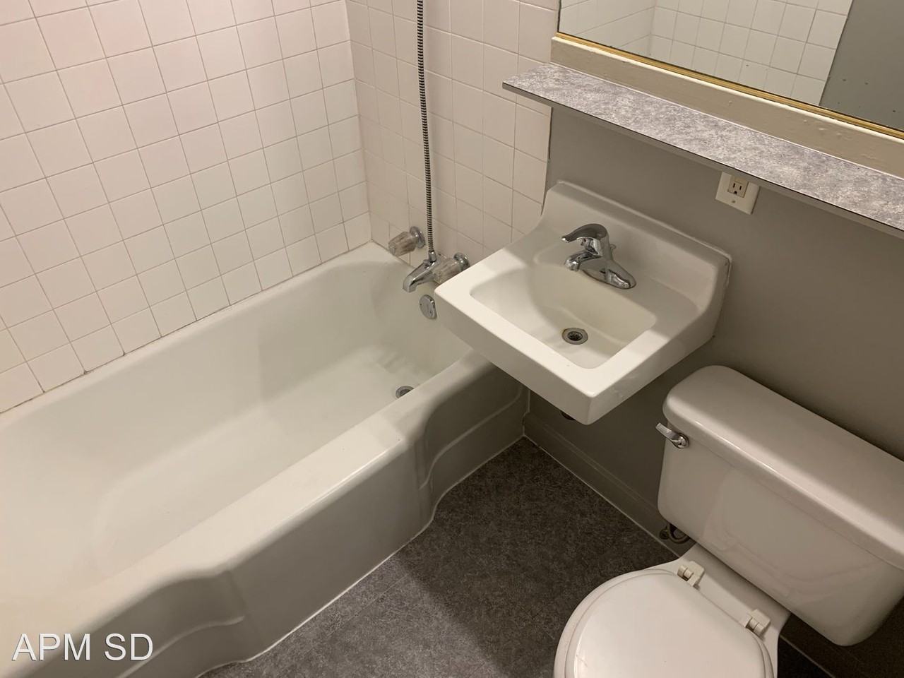 1114 W. 6th St - Photo 2 of 6