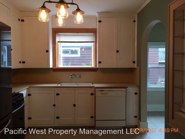 1955 Maple Ave Ne - Photo 3 of 11