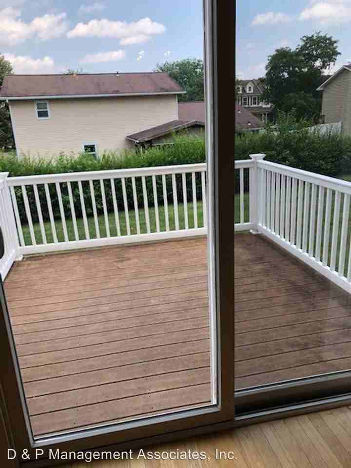 Melina Court - Photo 2 of 8