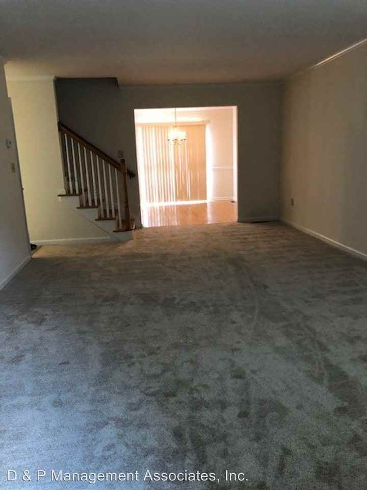 Melina Court - Photo 3 of 8