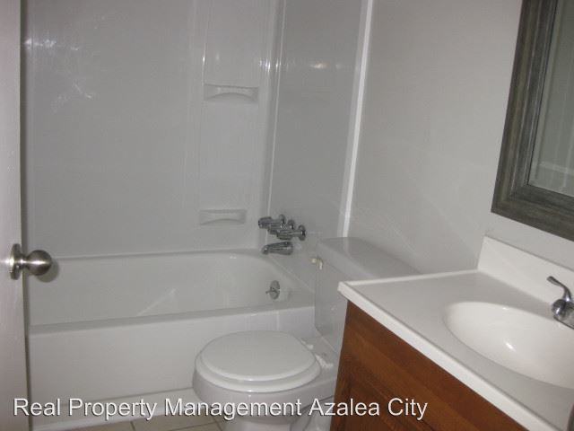 801 Trailwood Dr W - Photo 3 of 10