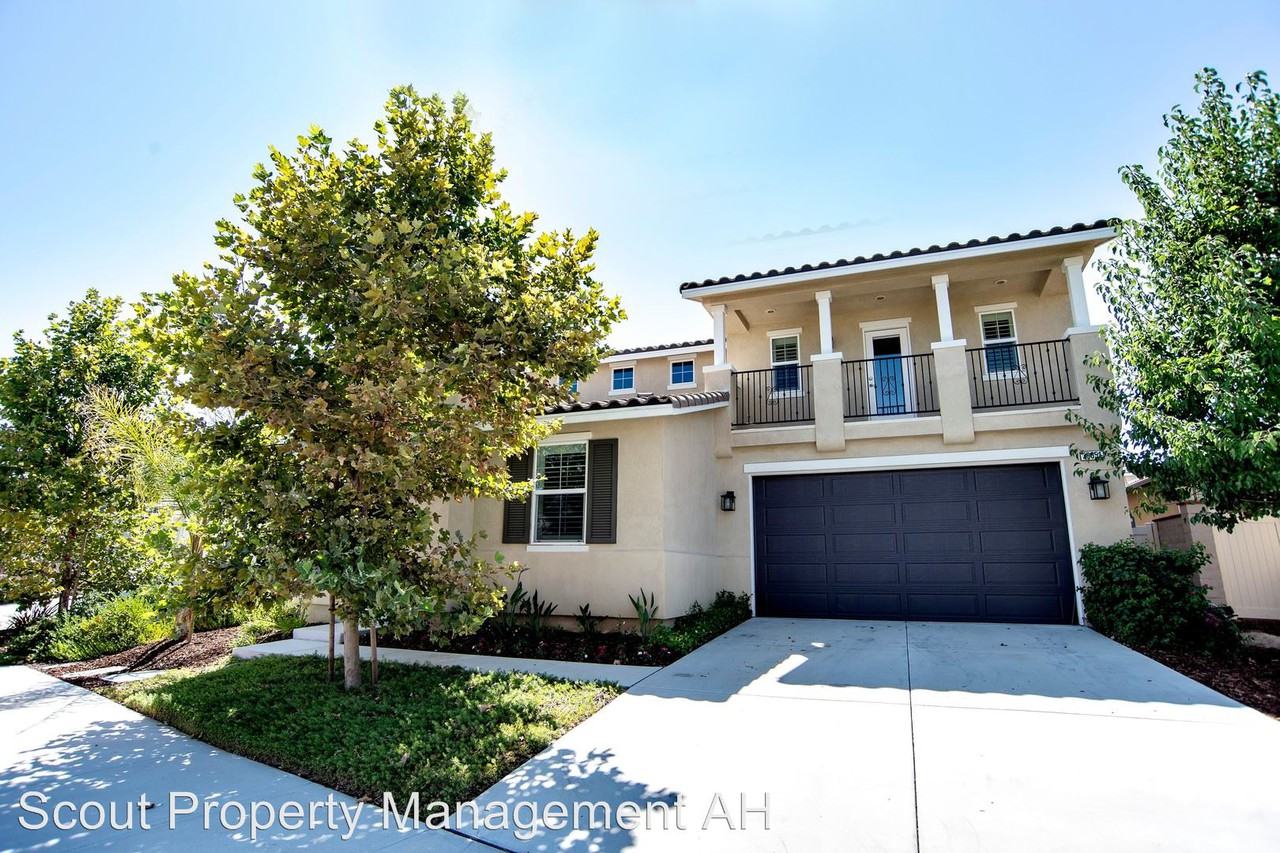 39051 New Meadow Dr - Photo 2 of 48