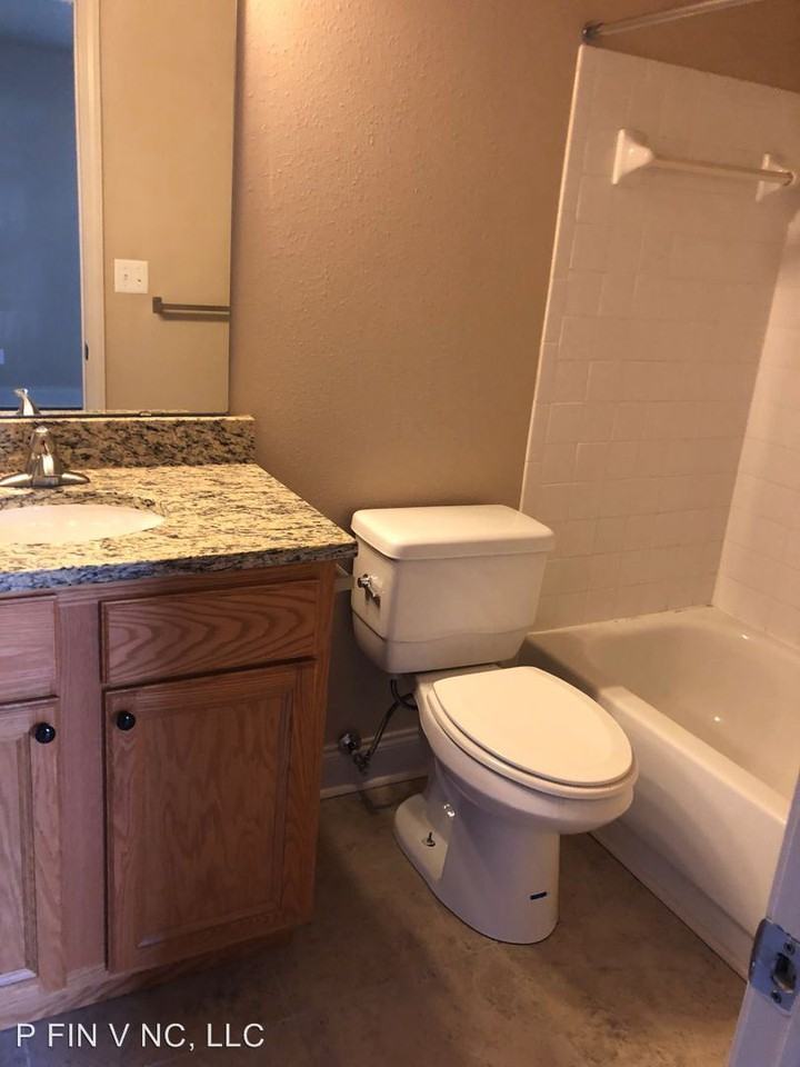 118 Pembroke Ct - Photo 3 of 12