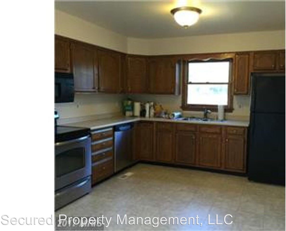 100 Lyndale Ct. - Photo 3 of 5