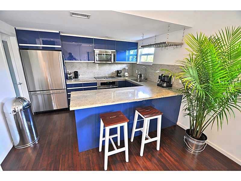 1061 Michigan Ave 3 - Photo 2 of 9