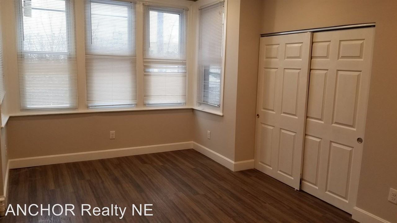 5815 Catharine St. - Photo 3 of 12