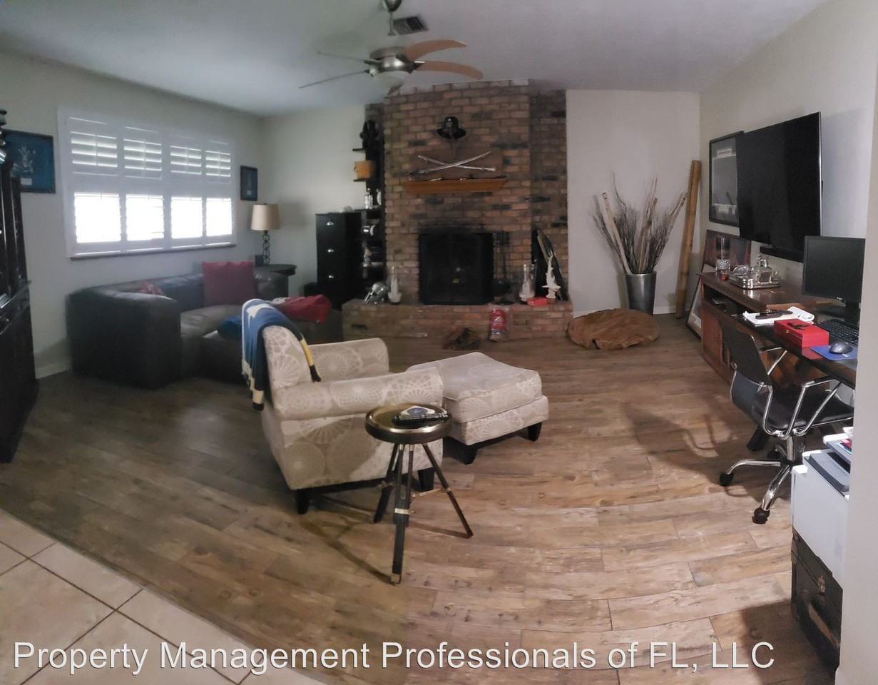 101 85th Ave N - Photo 2 of 24