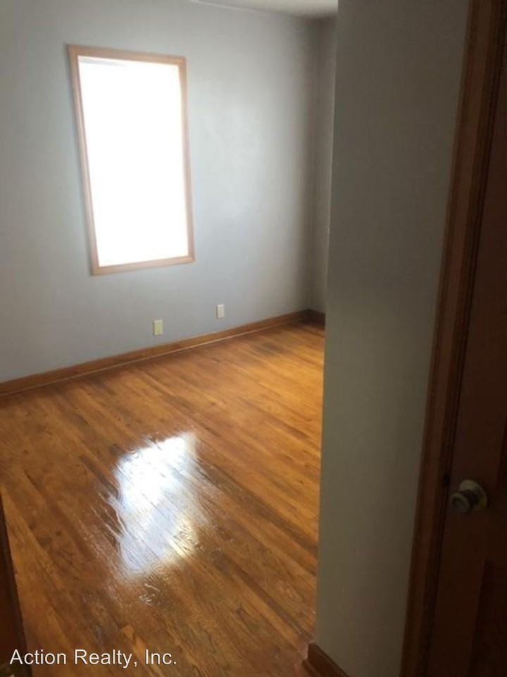 123 3rd Ave N - Photo 3 of 8